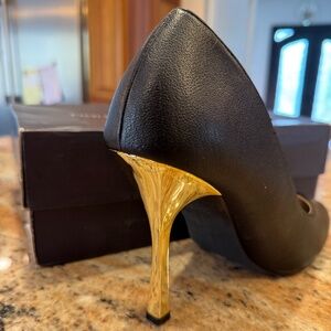 NIB  French connection black pump with gold accent heel